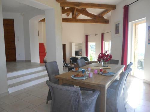 Holiday Home Mas Lub�ron Vue Magnifique