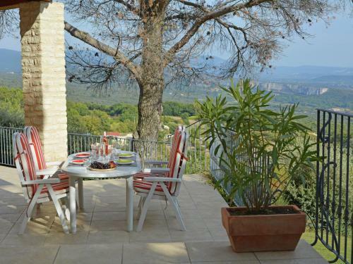 Holiday Home Mas Lub�ron Vue Magnifique