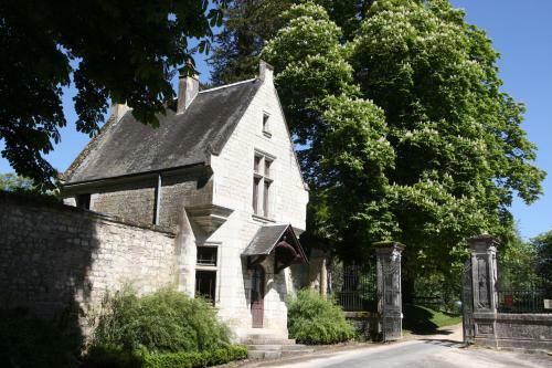 Aux Grilles Du Ch�teau
