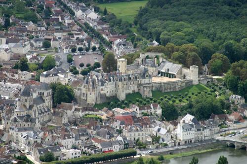 Aux Grilles Du Ch�teau