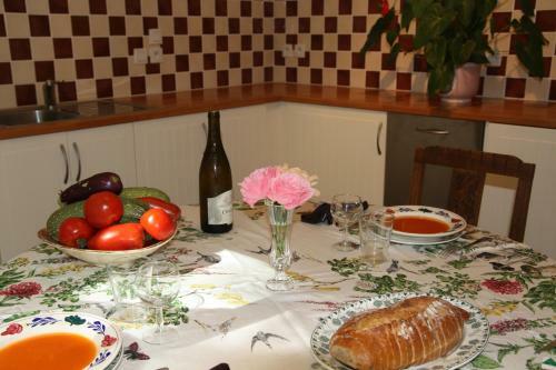 Aux Grilles Du Ch�teau