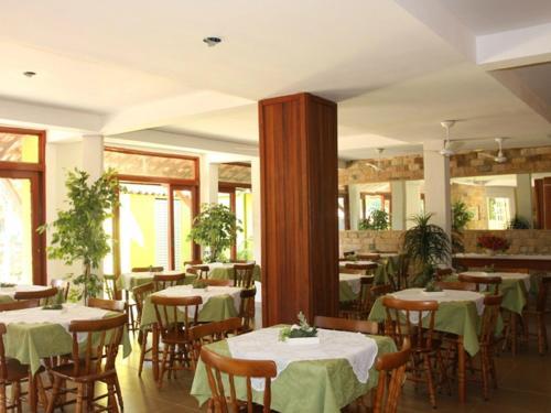 Hostal Yes Hotel Pousada