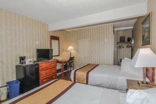 Motel Canadas Best Value Inn Chinook Station
