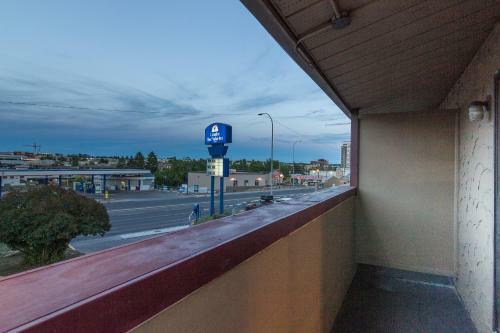 Motel Canadas Best Value Inn Chinook Station