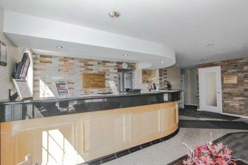 Motel Canadas Best Value Inn Chinook Station