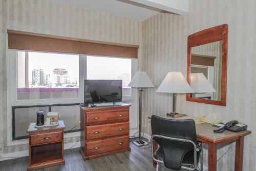 Motel Canadas Best Value Inn Chinook Station