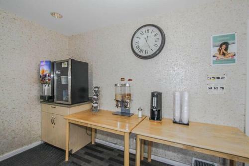 Motel Canadas Best Value Inn Chinook Station