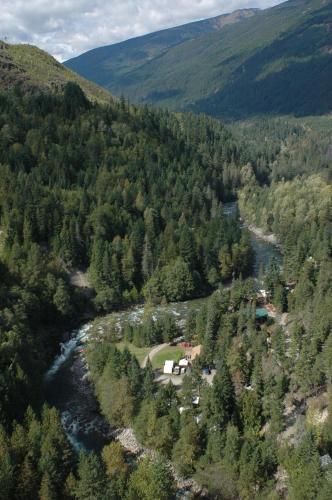 Reo Rafting Resort