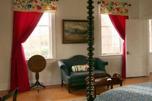 Bed & Breakfast Charred Oaks Inn