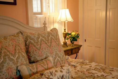 Bed & Breakfast Charred Oaks Inn