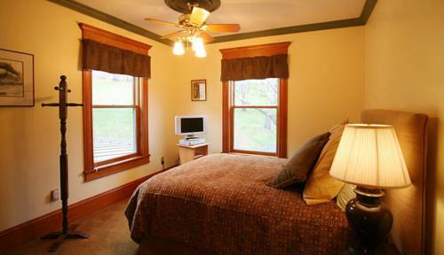 Bed & Breakfast Breezy Hill Inn