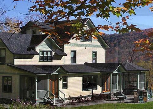 Bed & Breakfast Breezy Hill Inn