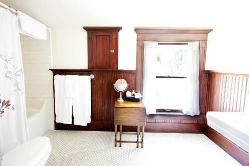 The Gatewood Bed And Breakfast