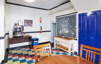 Hostal Hobart's Accommodation & Hostel