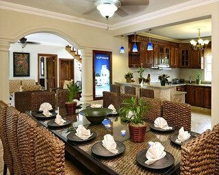 Hotel The Crown Villas At Lhvc Resort