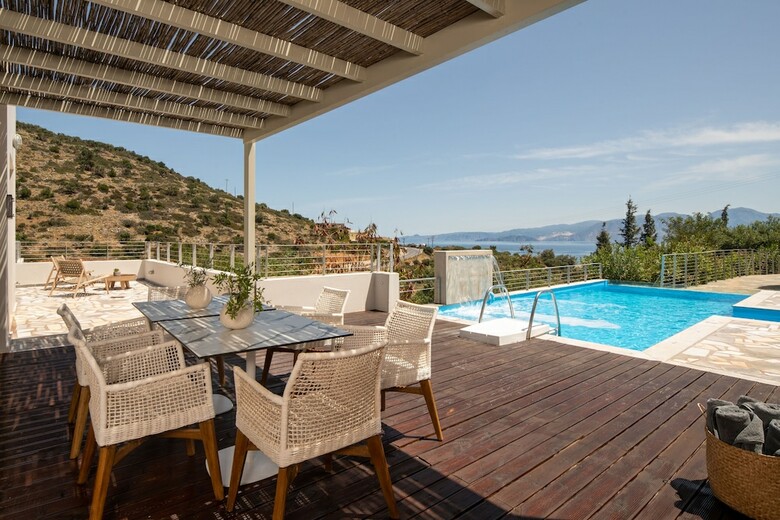 Hotel Pleiades Luxurious Villas