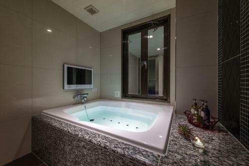 Hotel Myth