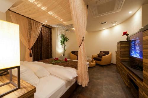 Hotel Myth