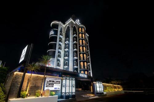Hotel Myth