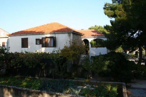Apartments With A Parking Space Mirca (brac) - 729
