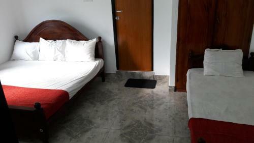 Hostal Yaarl Holiday Inn