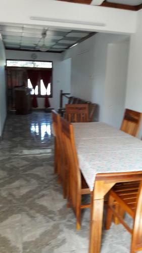 Hostal Yaarl Holiday Inn