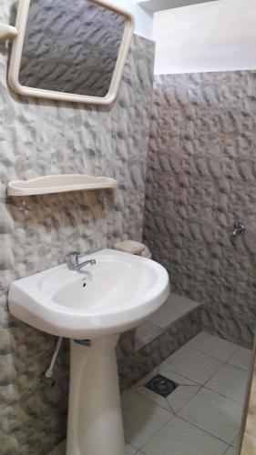 Hostal Yaarl Holiday Inn