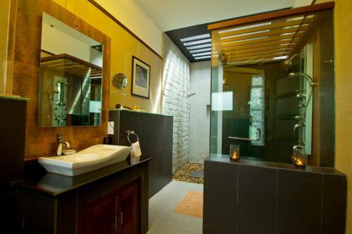 Aanavilasam Luxury Plantation House