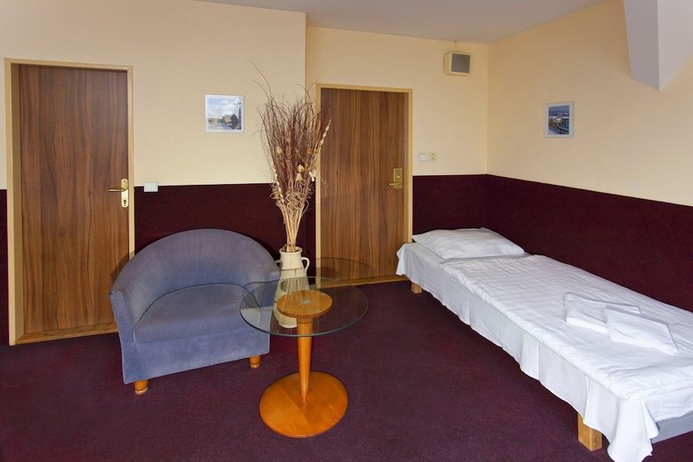 Hostal A Plus Hotel & Hostel