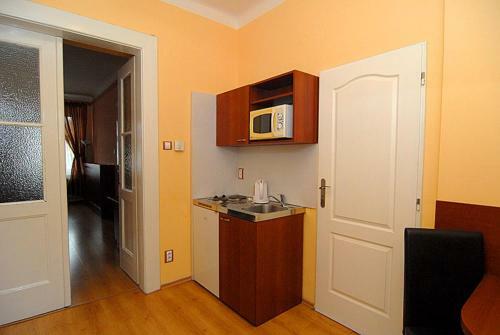 Hostal Pension Akat