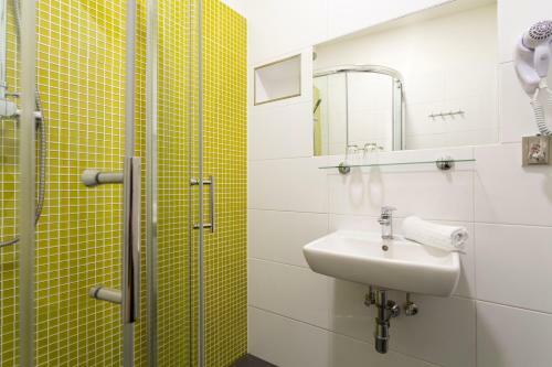Hostal Pension Akat