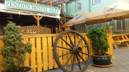 Hostal Pension Akat