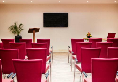 Aparthotel Coral Muscat Hotel And Apartments