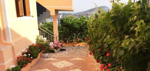 Hostal Albanian Happines Guesthouse
