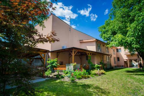 Hostal Penzion Reos