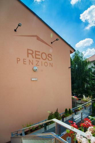 Hostal Penzion Reos