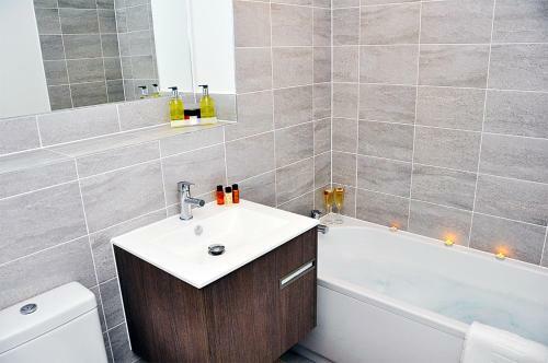 Metalworks By Ur Stay Apartments