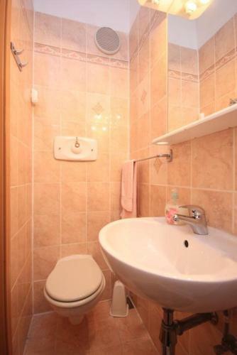 Hostal Rooms With Wifi Brsec (opatija) - 7768