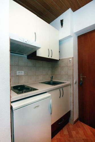 Hostal Studio Brela 2752e