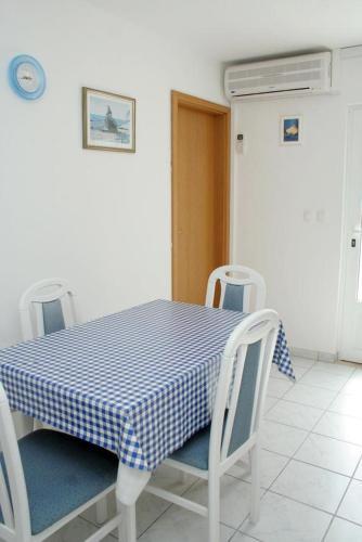 Apartment Kuciste - Perna 4542a