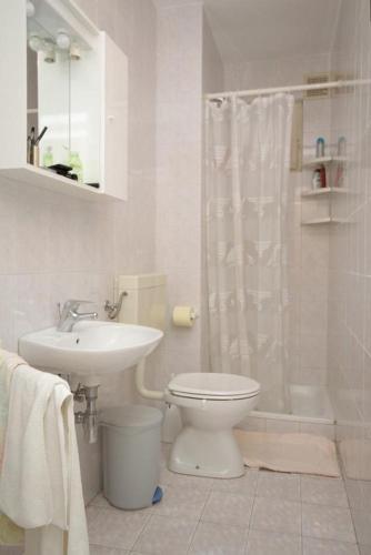 Hostal Double Room Medveja 7775e