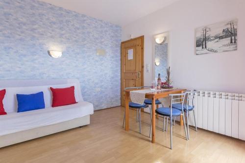 Apartment Pjescana Uvala 7612e