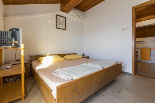 Hostal Apartments With A Parking Space Selce (crikvenica) - 2383