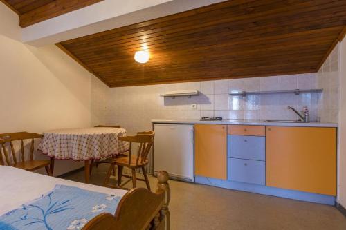Hostal Apartments With A Parking Space Selce (crikvenica) - 2383