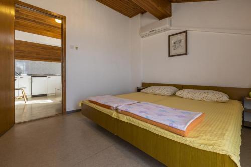 Hostal Apartments With A Parking Space Selce (crikvenica) - 2383