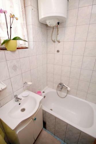 Hostal Apartments With A Parking Space Selce (crikvenica) - 2383