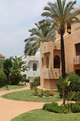 Duquesa Village Apartemento 2114
