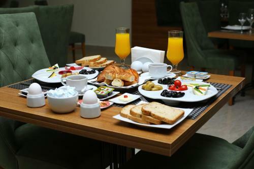 Golden Lounge Hotel