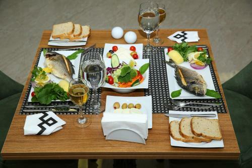 Golden Lounge Hotel