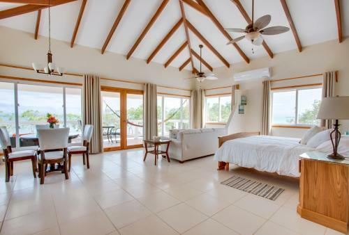 Hotel Coco Plum Island Resort